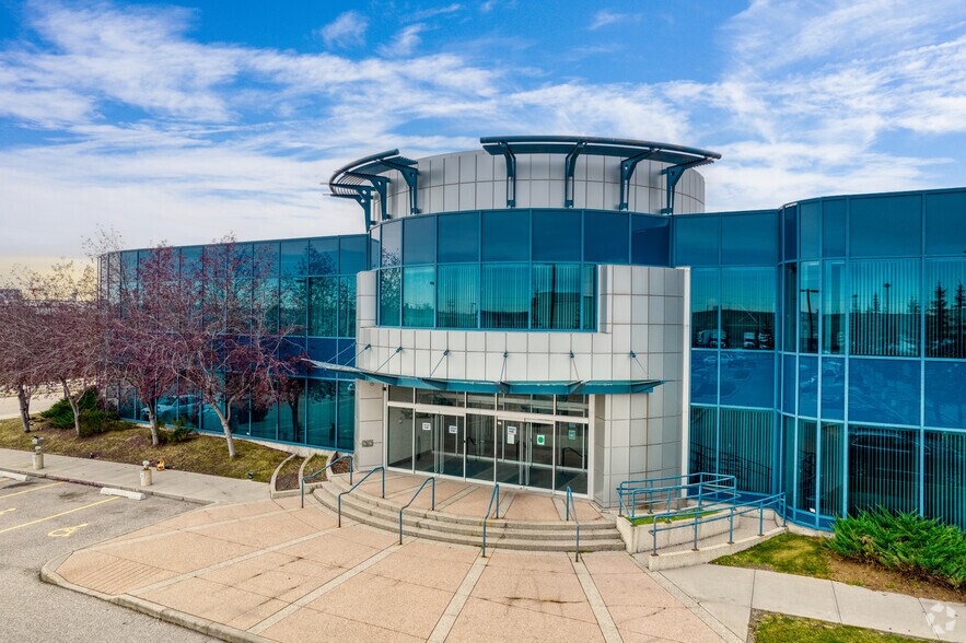 5811-6011 46th St SE, Calgary, AB à louer - Photo de l’immeuble – Image 2 sur 4