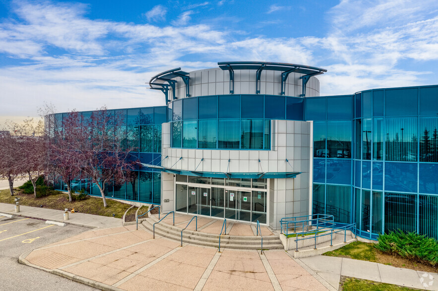5811-6025 46th St SE, Calgary, AB à louer - Photo de l’immeuble – Image 2 sur 5