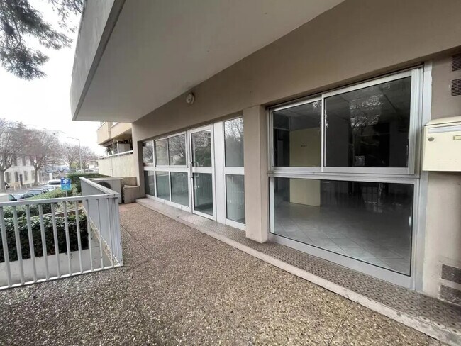 Plus de détails pour Local commercial à vendre