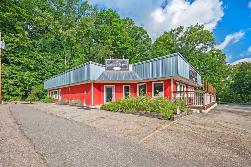 15212 N Red Bud Trl, Buchanan, MI à vendre - Photo principale – Image 1 sur 44