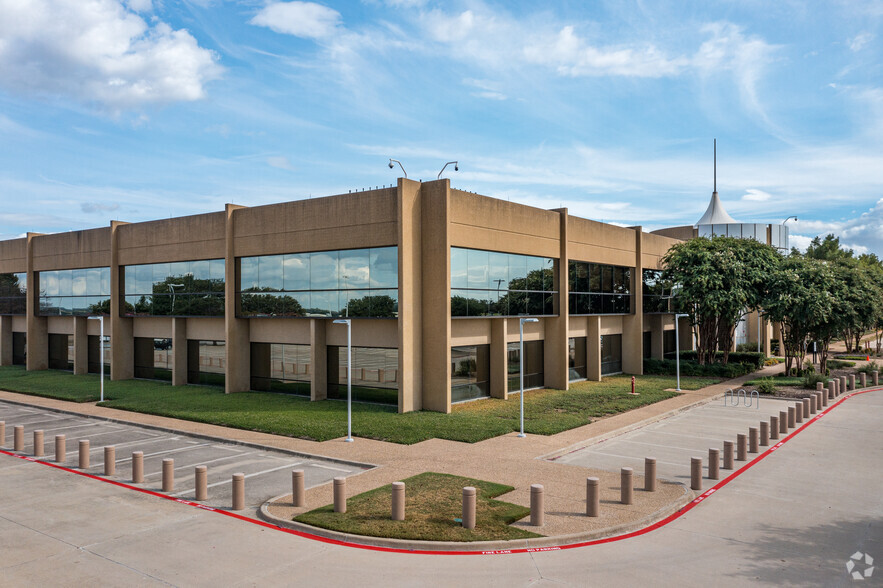 5555 N Beach St, Fort Worth, TX à louer - Photo de l’immeuble – Image 1 sur 7