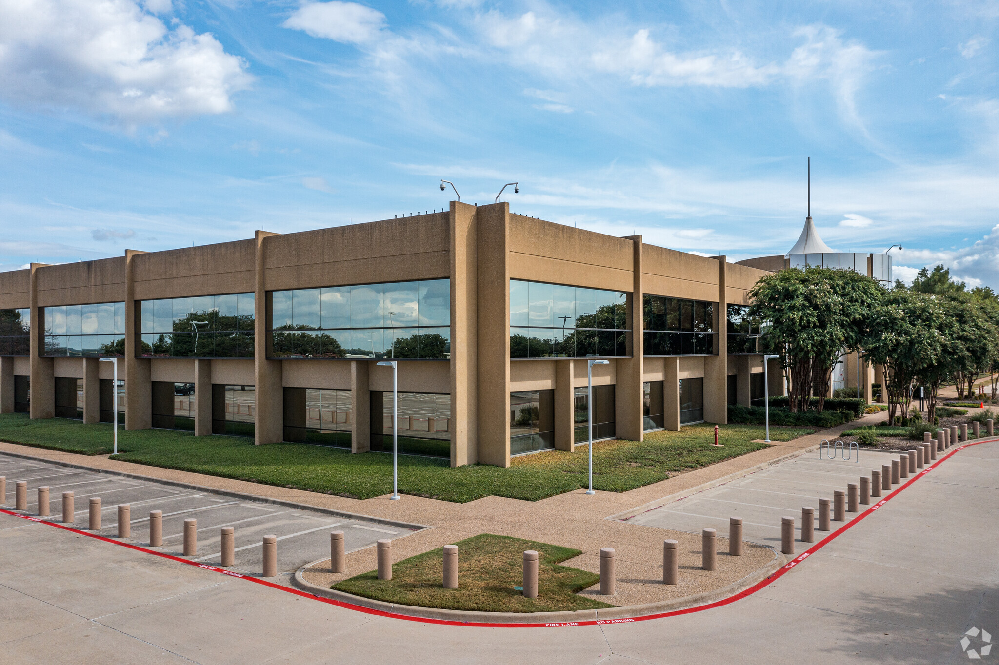 5555 N Beach St, Fort Worth, TX à louer Photo de l’immeuble– Image 1 sur 8