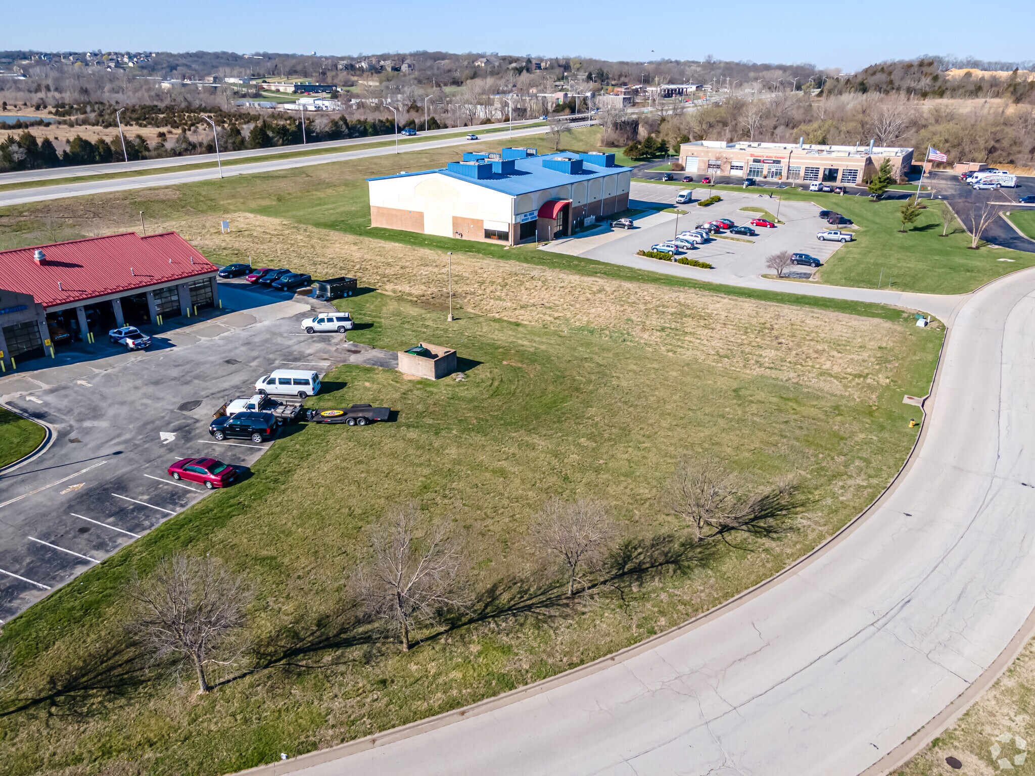 6530 Vista Dr, Shawnee, KS à louer Photo principale– Image 1 sur 7