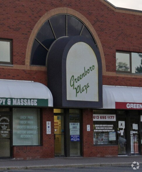 25 Tapiola Cres, Ottawa, ON à louer - Photo de l’immeuble – Image 2 sur 3