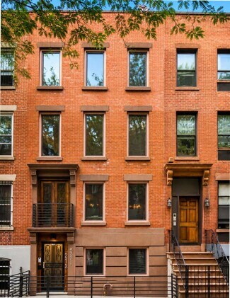 Plus de détails pour 213 Ashland Pl, Brooklyn, NY - Logement à vendre