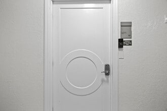 1940 Harrison St, Hollywood, FL à louer Photo intérieure– Image 1 sur 20