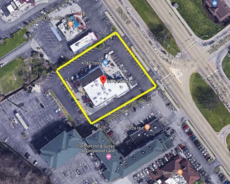 3676 N Parkway, Pigeon Forge, TN à louer - Photo de l’immeuble – Image 3 sur 4