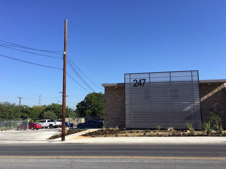 247 W Olmos Dr, San Antonio, TX à vendre - Photo de l’immeuble – Image 2 sur 24