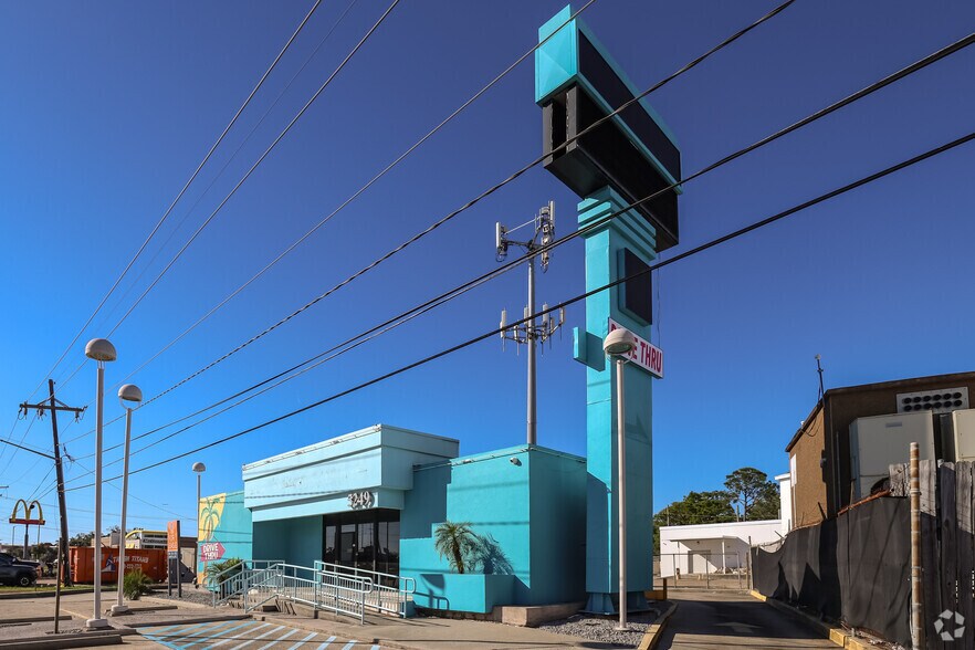 5249 Veterans Memorial Blvd, Metairie, LA à louer - Photo de l’immeuble – Image 2 sur 4