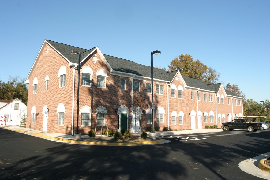 722 Grant St, Herndon, VA à vendre - Photo de l’immeuble – Image 2 sur 48