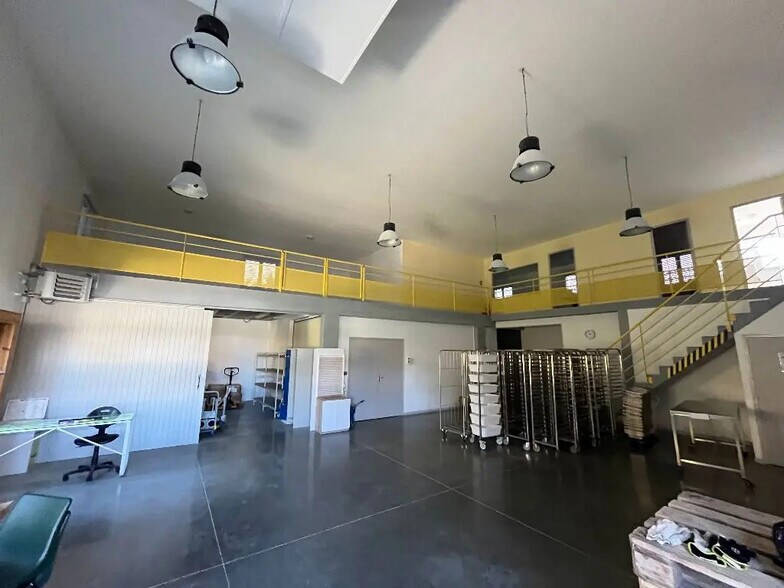 Bureau dans Montélier à vendre - Photo de l’immeuble – Image 2 sur 8