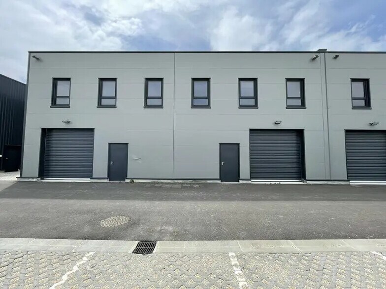 Industriel/Logistique dans Avignon à louer - Photo de l’immeuble – Image 1 sur 3