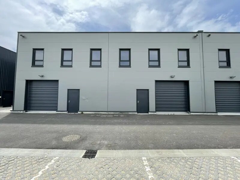 Industriel/Logistique dans Avignon à louer Photo de l’immeuble– Image 1 sur 4