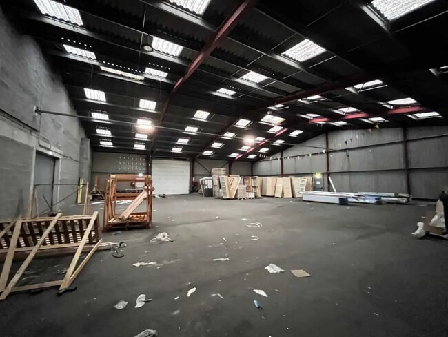 Plus de détails pour Bureau, Industriel/Logistique à louer