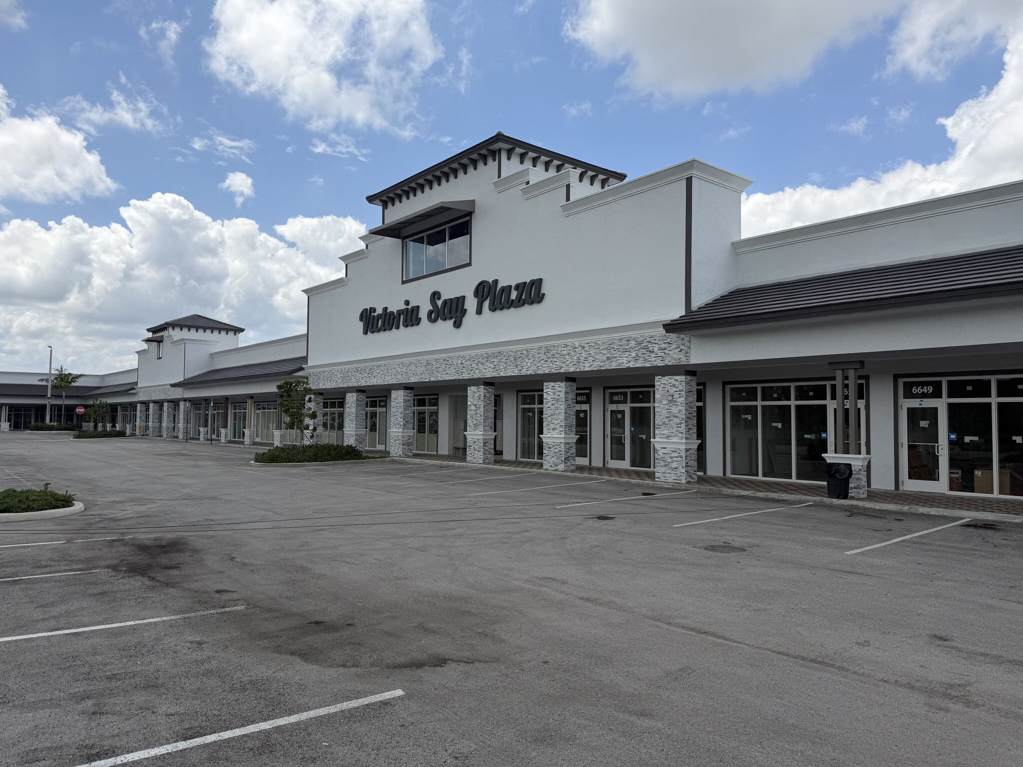6601 Stirling Rd, Davie, FL à louer Photo intérieure– Image 1 sur 14