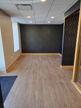 15 S Main St, Maxwell, IN à louer Hall d’entrée– Image 2 sur 14