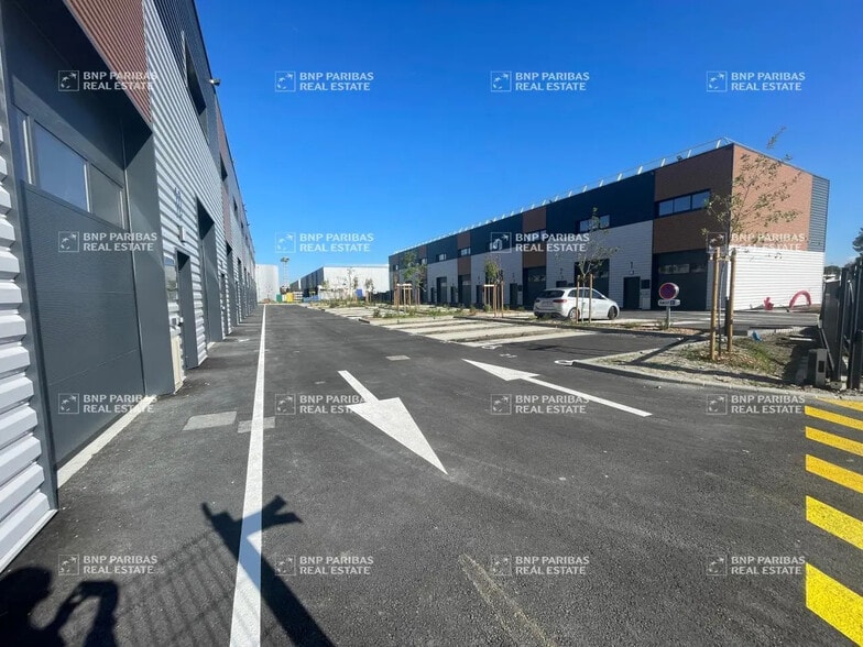 Local d’activités dans Gradignan à louer - Photo de l’immeuble – Image 3 sur 10