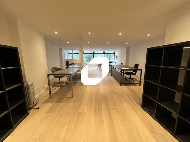 Plus de détails pour Bureau à vendre