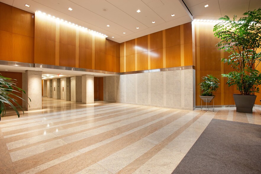 2000 15th St N, Arlington, VA à louer - Hall d’entrée – Image 3 sur 23