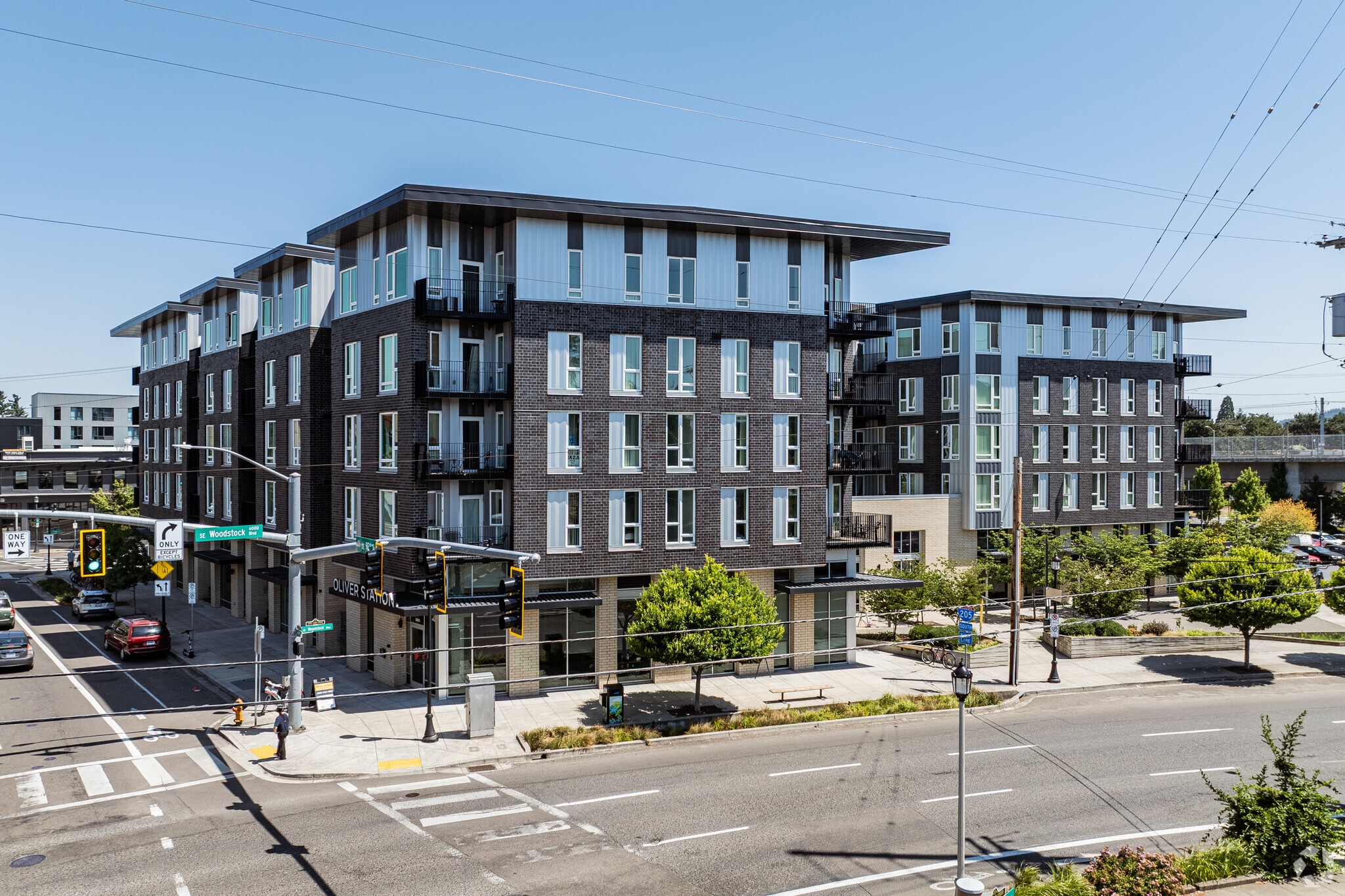 5990 SE 92nd Ave, Portland, OR à louer Photo principale– Image 1 sur 31