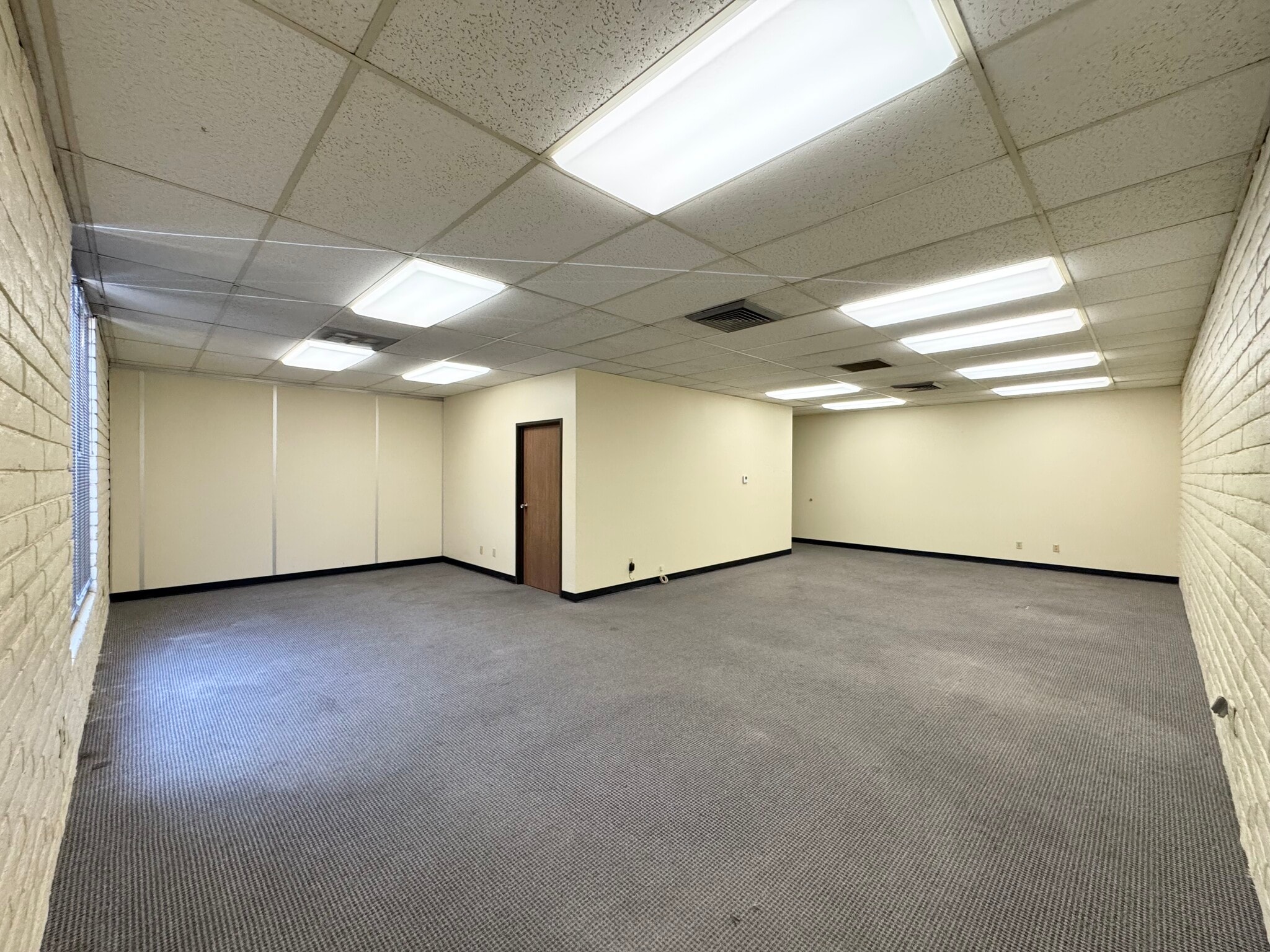 100 S Citrus Ave, Covina, CA à vendre Photo intérieure– Image 1 sur 1