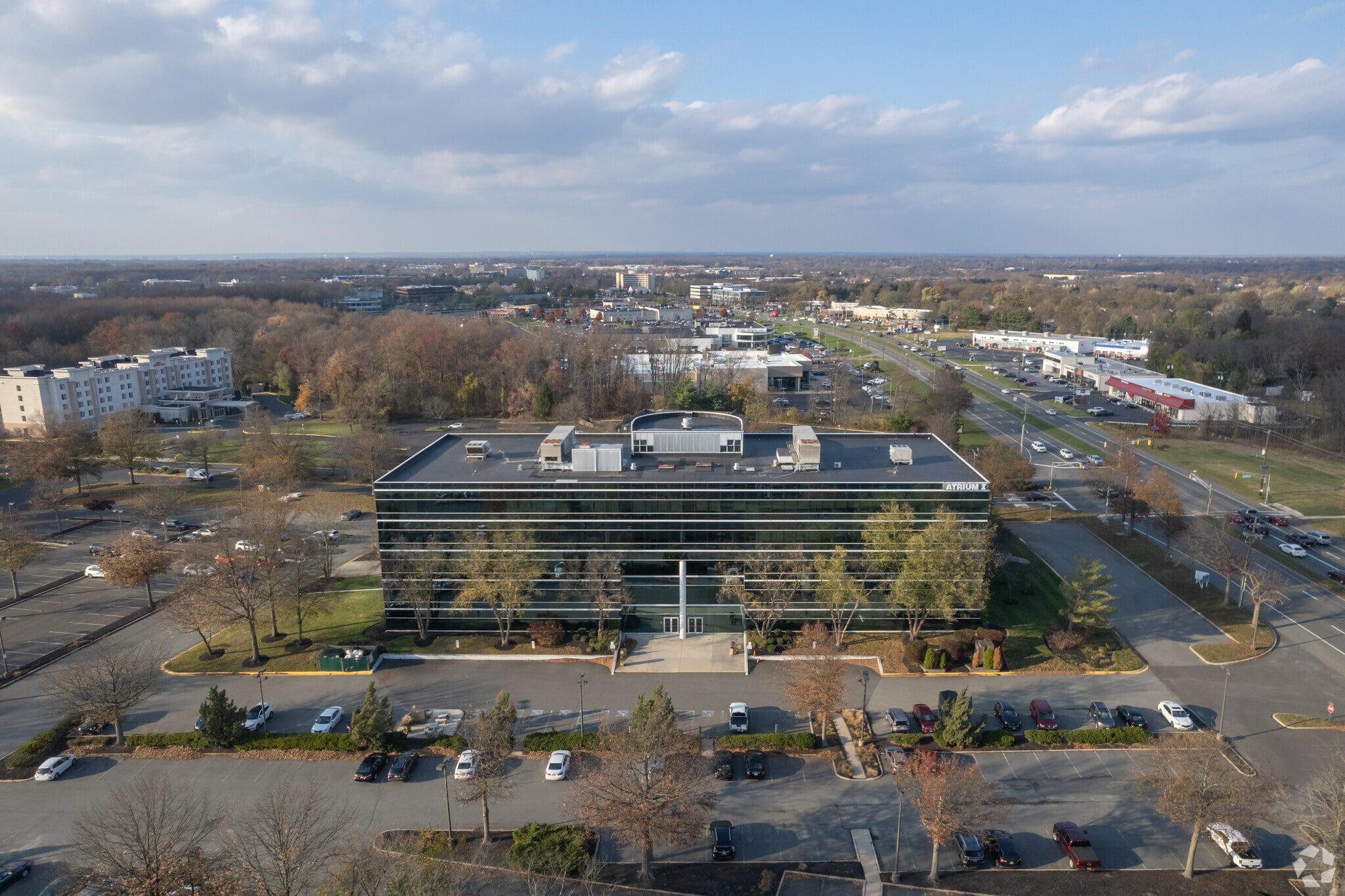 1000 Atrium Way, Mount Laurel, NJ à louer Aérien– Image 1 sur 7