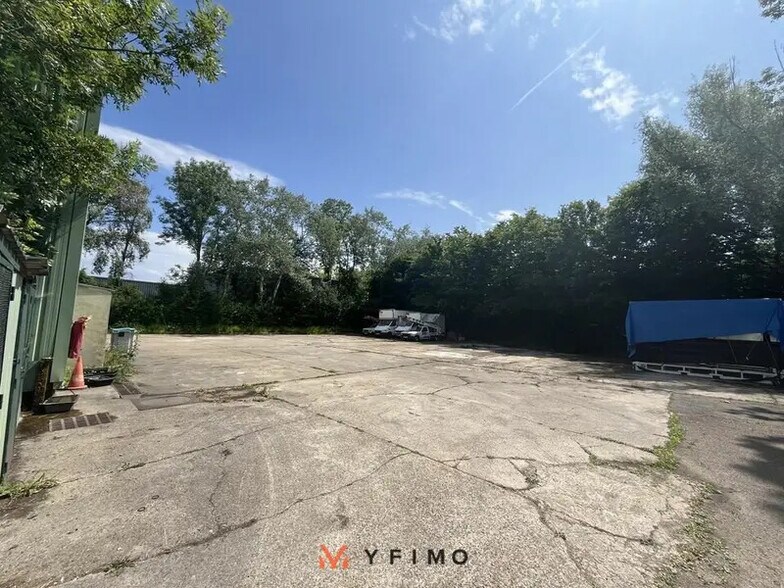 Industriel/Logistique dans Élancourt à louer - Photo de l’immeuble – Image 2 sur 5