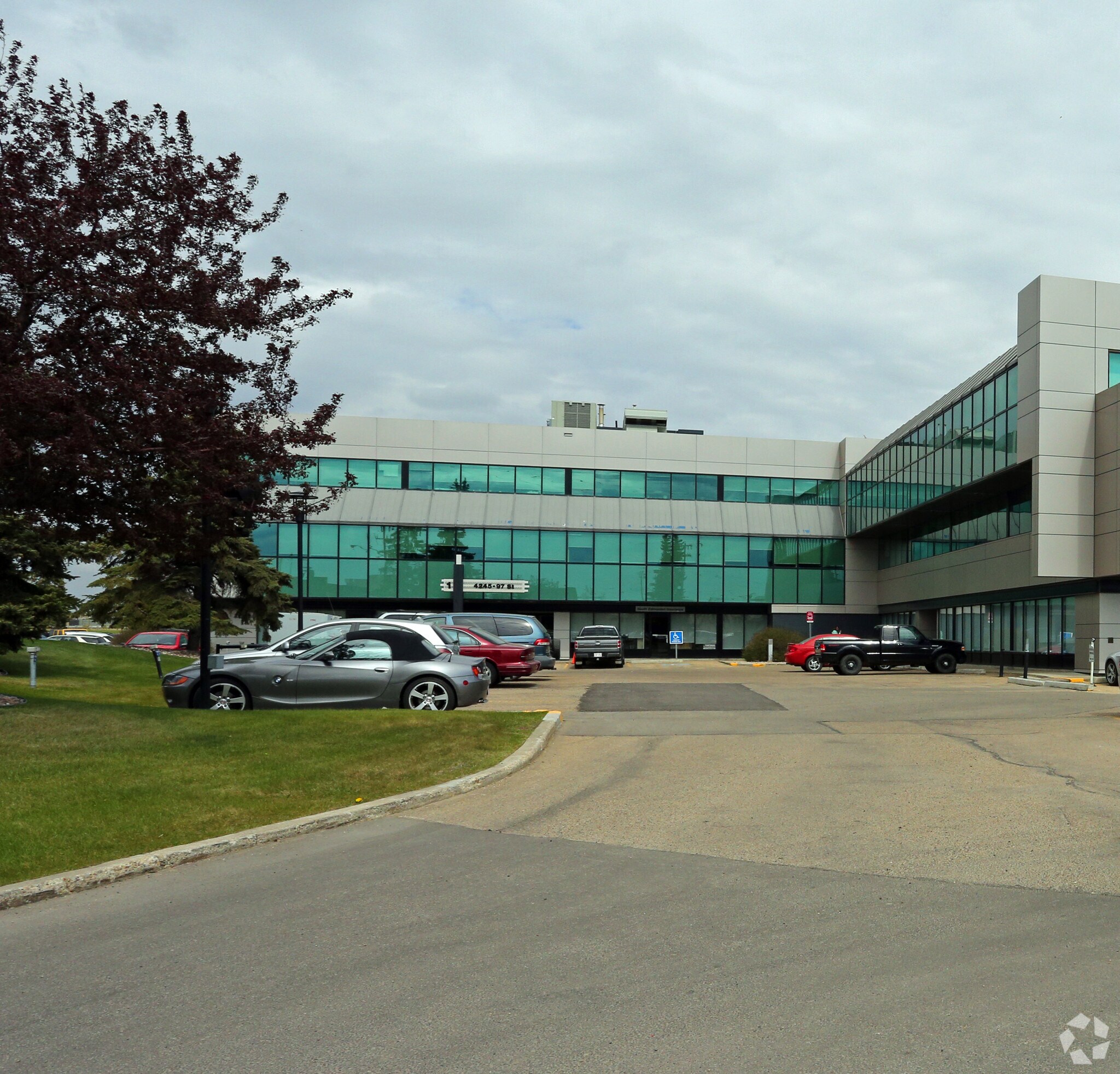 4245 97th St, Edmonton, AB à vendre Photo de l’immeuble– Image 1 sur 4