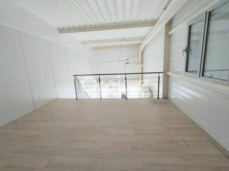 Local commercial dans Bétheny à louer - Photo de l’immeuble – Image 3 sur 4