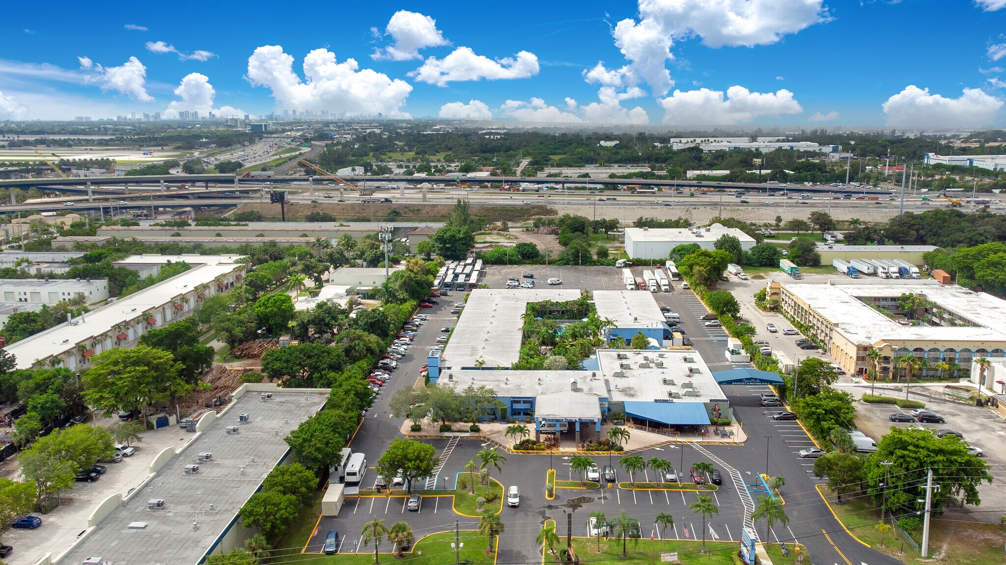 Ft Lauderdale Aiport and Port Everglades Cruise Hotel, Fort Lauderdale, FL à vendre Photo principale– Image 1 sur 47