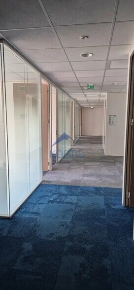 Bureau dans Saint-Priest à louer - Photo de l’immeuble – Image 2 sur 15