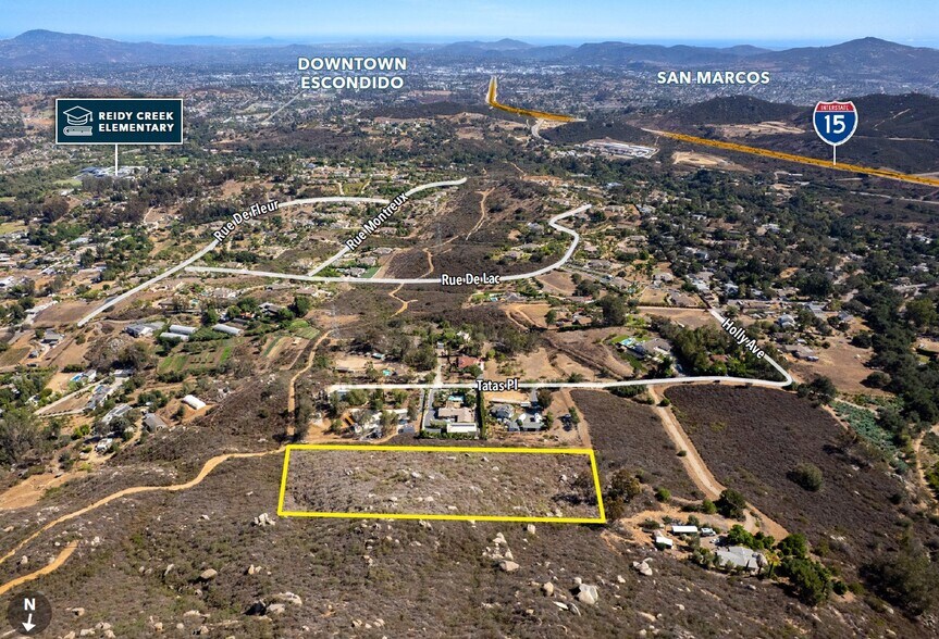 10390 Tatas Pl, Escondido, CA à vendre - Photo de l’immeuble – Image 2 sur 15