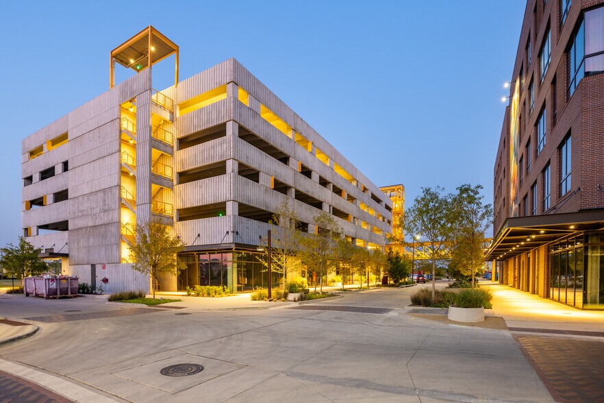 100 Jensen Dr, Houston, TX à louer - Photo de l’immeuble – Image 3 sur 10