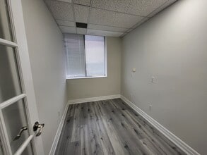 991-1025 Finch Ave W, Toronto, ON à louer Photo intérieure– Image 1 sur 11