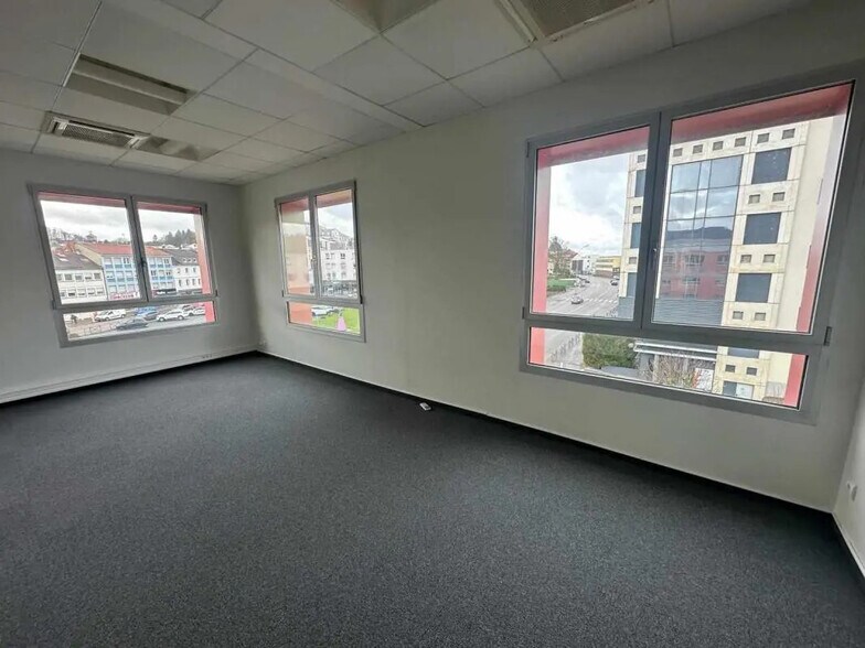 Bureau dans Forbach à louer - Photo de l’immeuble – Image 3 sur 5