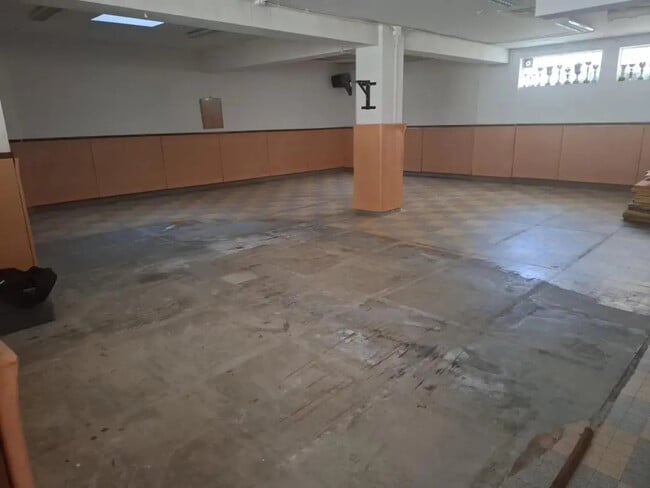 Plus de détails pour Local commercial à louer