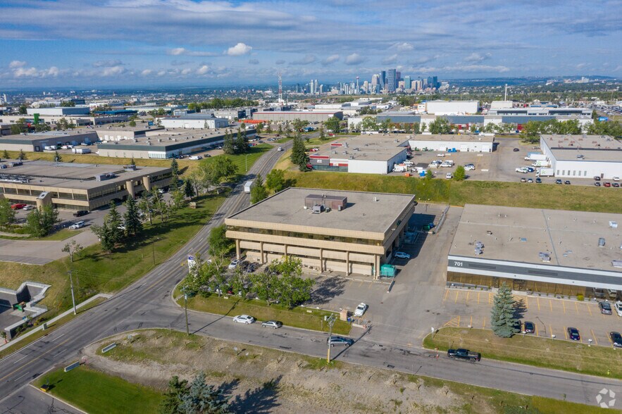 3016 5th Ave NE, Calgary, AB à vendre - Photo de l’immeuble – Image 2 sur 13