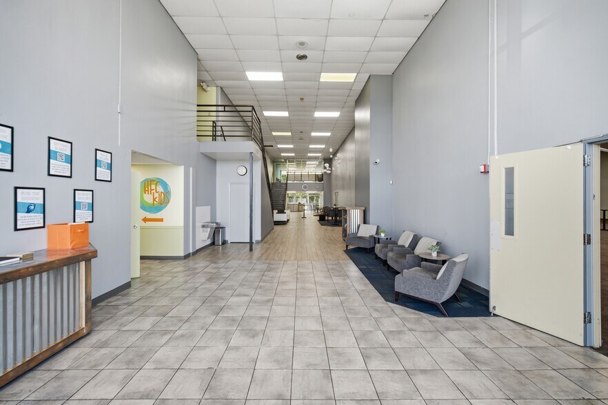14400 Northwest Fwy, Houston, TX à vendre - Hall d’entrée – Image 2 sur 23
