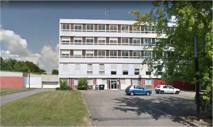 Local commercial dans Val-de-Reuil à louer - Photo de l’immeuble – Image 1 sur 3