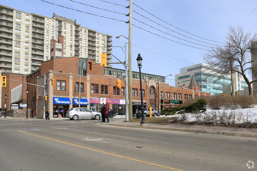 2-18 Duke St E, Kitchener, ON à vendre - Photo de l’immeuble – Image 2 sur 2