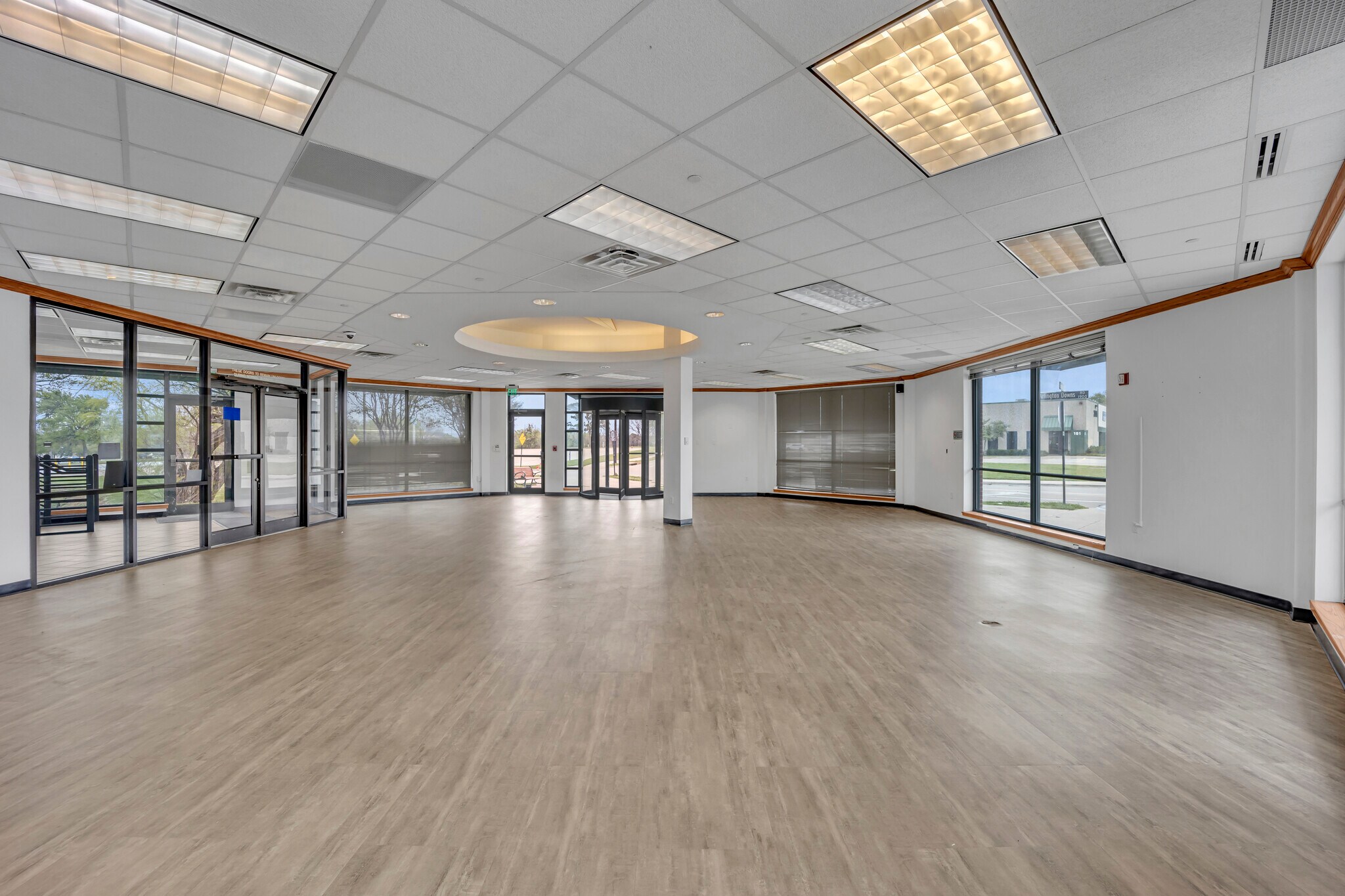 1905 E Randol Mill Rd, Arlington, TX à louer Photo de l’immeuble– Image 1 sur 38