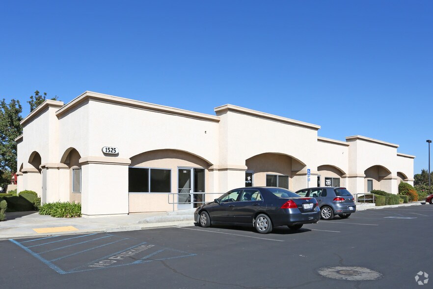 1525 N Schnoor Ave, Madera, CA à louer - Photo principale – Image 1 sur 7