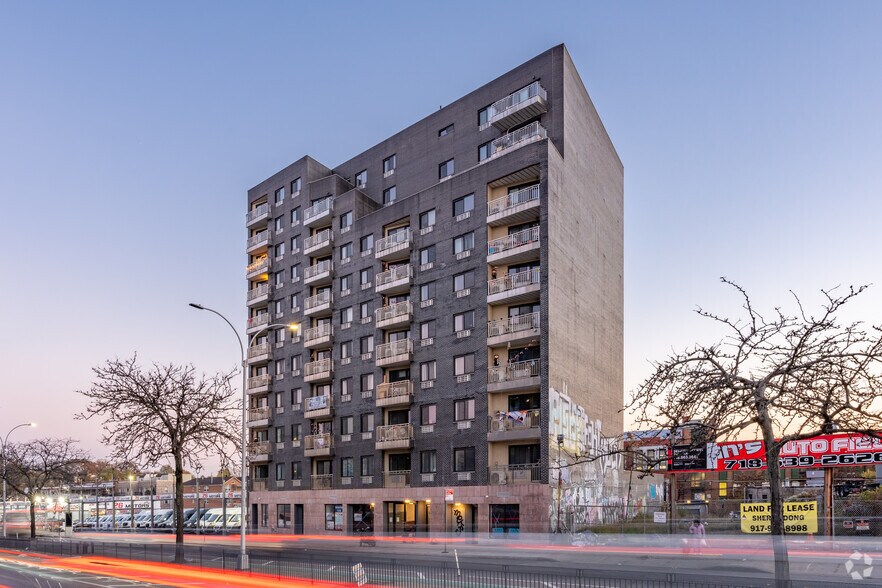 70-26 Queens Blvd, Woodside, NY à vendre - Photo de l’immeuble – Image 2 sur 4