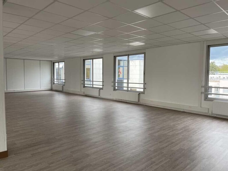 337 Rue Gay Lussac, Évreux à louer - Photo de l’immeuble – Image 3 sur 3
