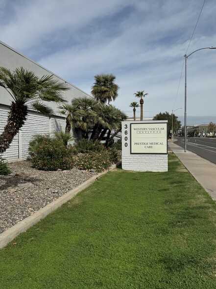 3600 N 3rd Ave, Phoenix, AZ à louer - Photo de l’immeuble – Image 2 sur 7