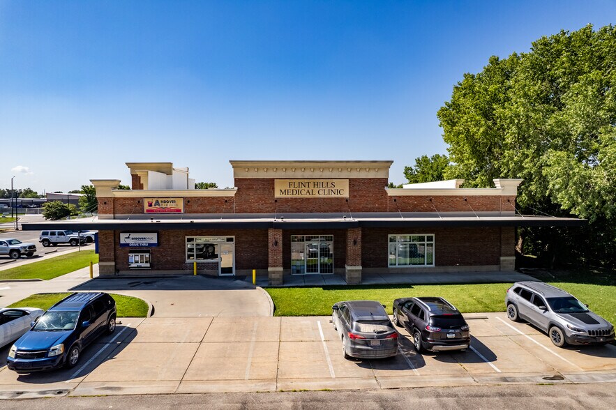 307 W US Highway 54, Andover, KS à vendre - Photo de l’immeuble – Image 3 sur 30
