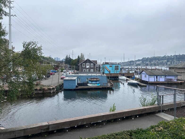 88 E Hamlin St, Seattle, WA à louer - Photo de l’immeuble – Image 2 sur 17