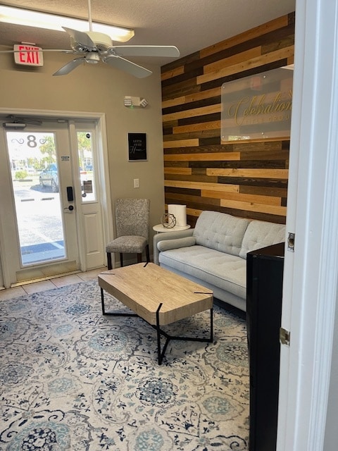 6550 N Wickham Rd, Melbourne, FL 32940 - Lot 8 -  - Photo intérieure - Image 1 of 4