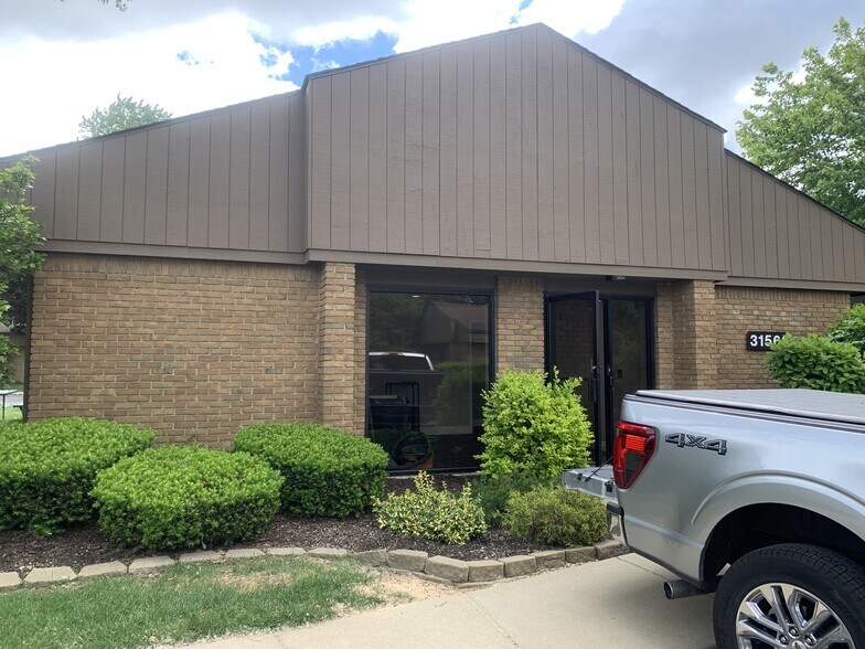 31550-31560 Schoolcraft Rd, Livonia, MI à louer - Photo de l’immeuble – Image 2 sur 4