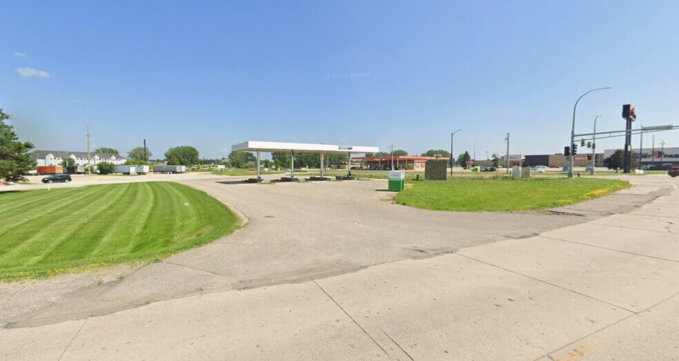 151 Park Dr, Owatonna, MN à vendre - Photo de l’immeuble – Image 2 sur 3